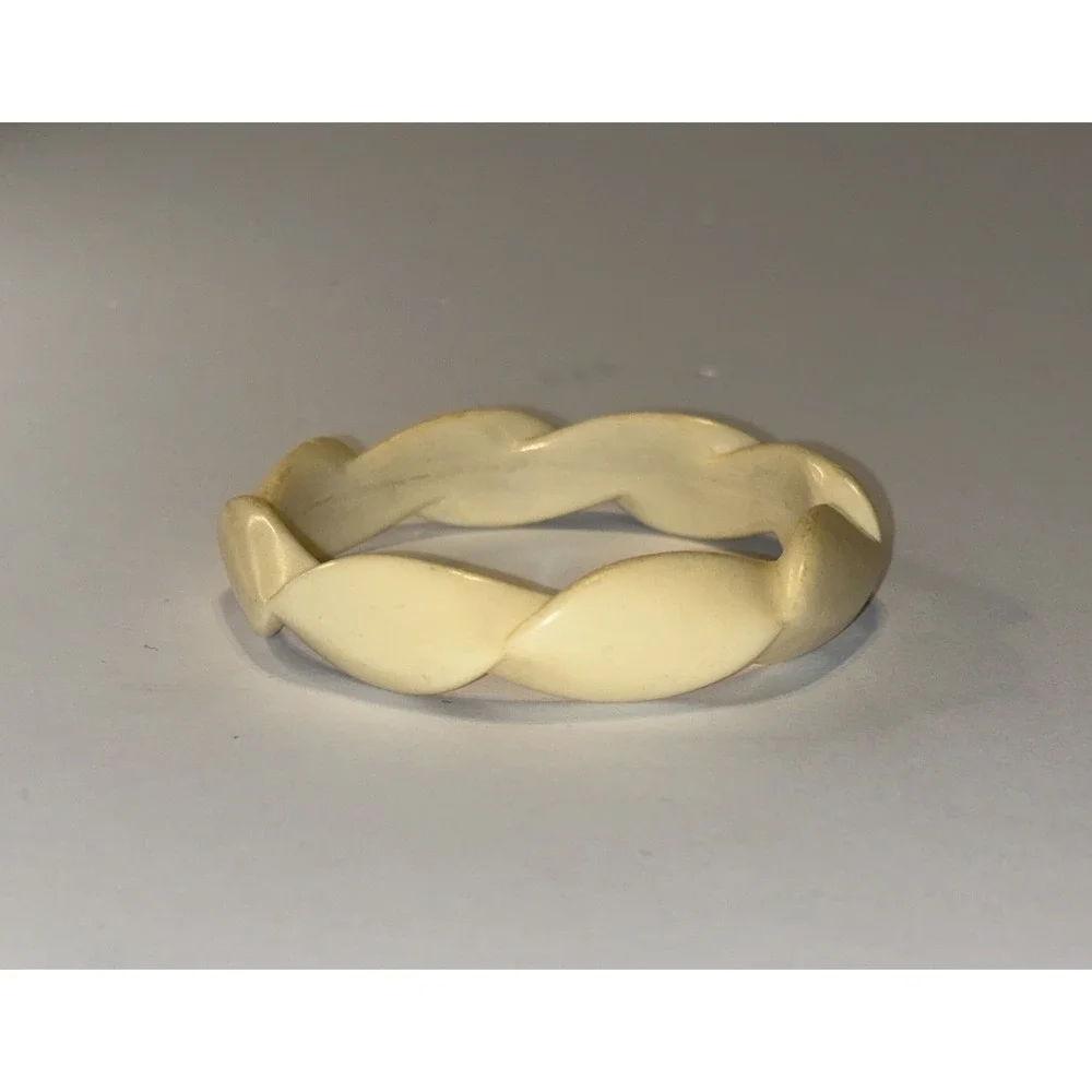 Vintage Cream Plastic Twisted Bangle Bracelet